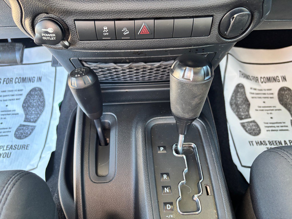 2012 Jeep Wrangler Image 17