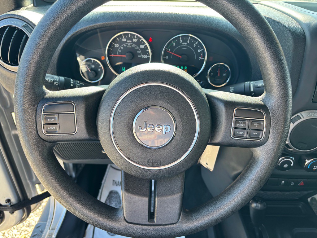 2012 Jeep Wrangler Image 18