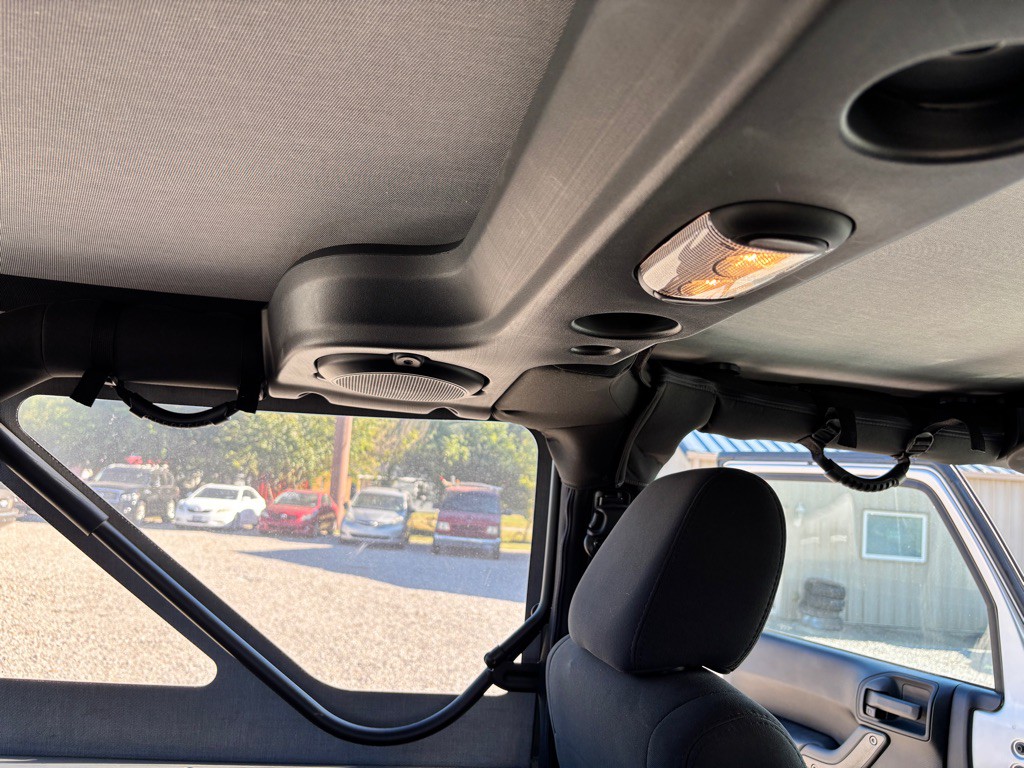 2012 Jeep Wrangler Image 19