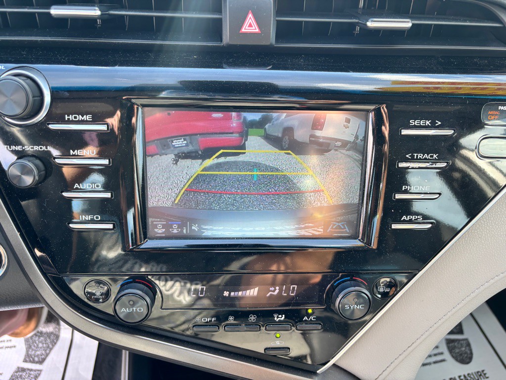 2018 Toyota Camry Image 16