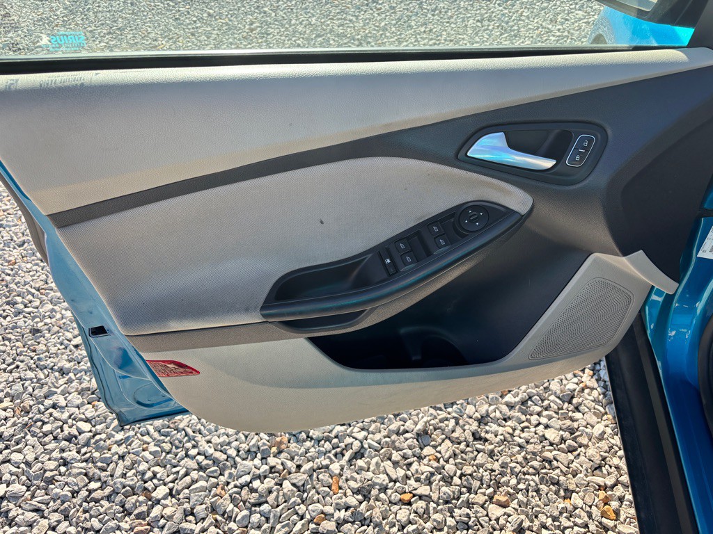 2017 Ford Focus Image 13