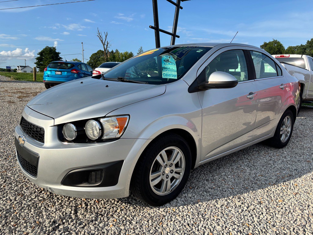 2015 Chevrolet Sonic Image 2