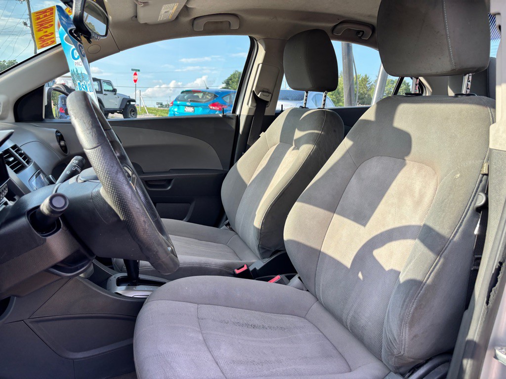2015 Chevrolet Sonic Image 10