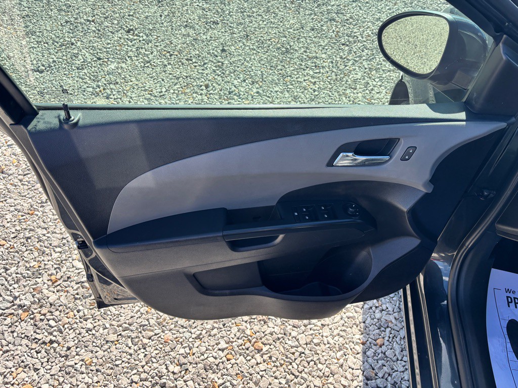 2015 Chevrolet Sonic Image 11