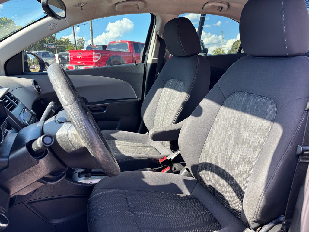 2015 Chevrolet Sonic Image 12