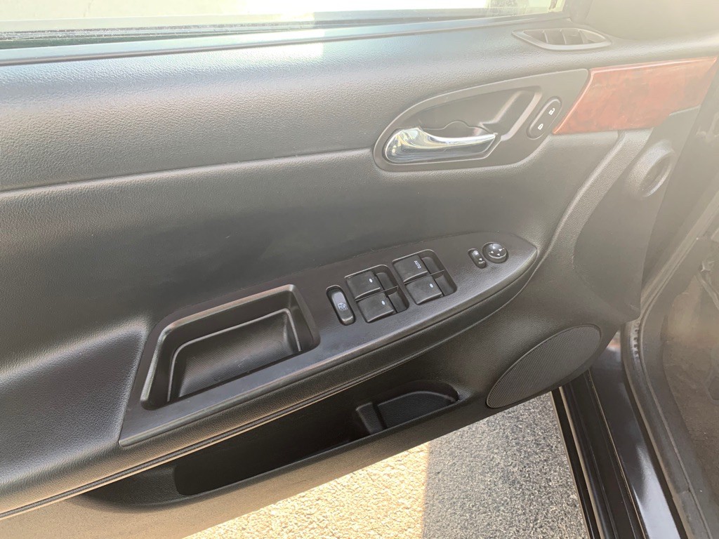 2008 Chevrolet Impala Image 12