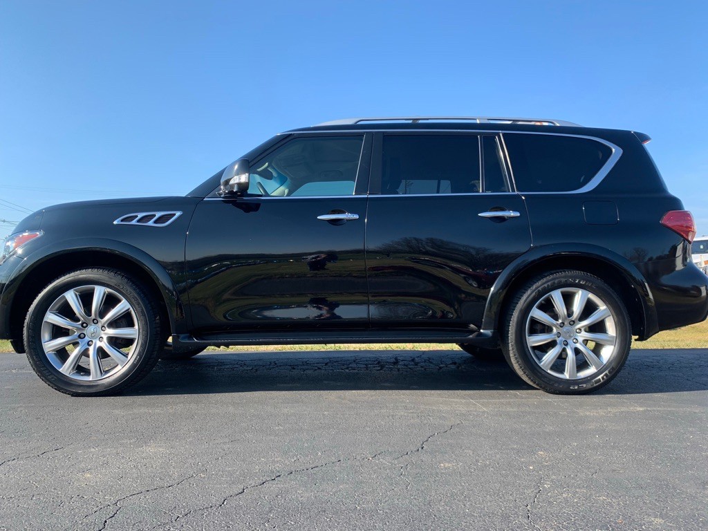 2011 INFINITI QX56 Image 10
