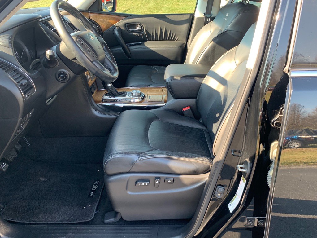 2011 INFINITI QX56 Image 14