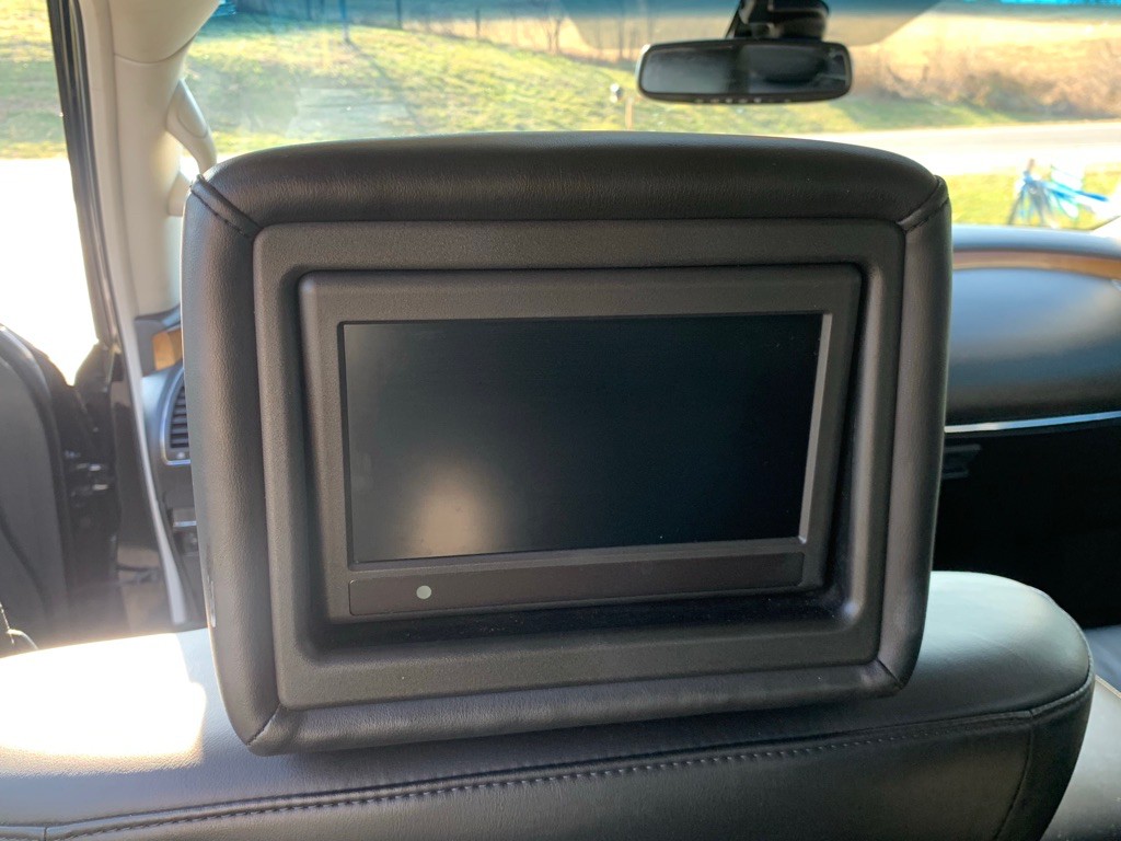 2011 INFINITI QX56 Image 24