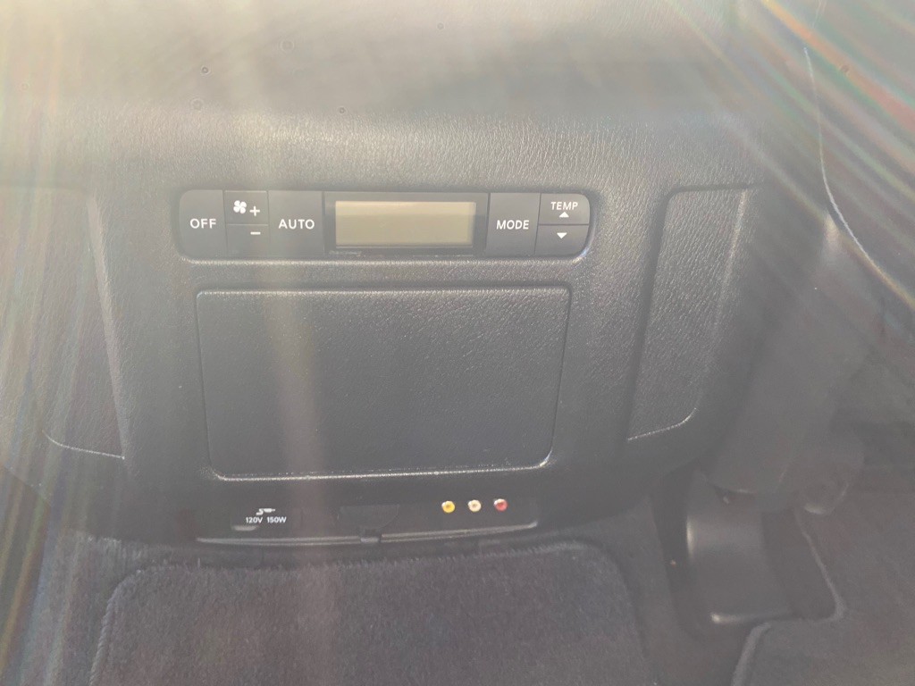 2011 INFINITI QX56 Image 25
