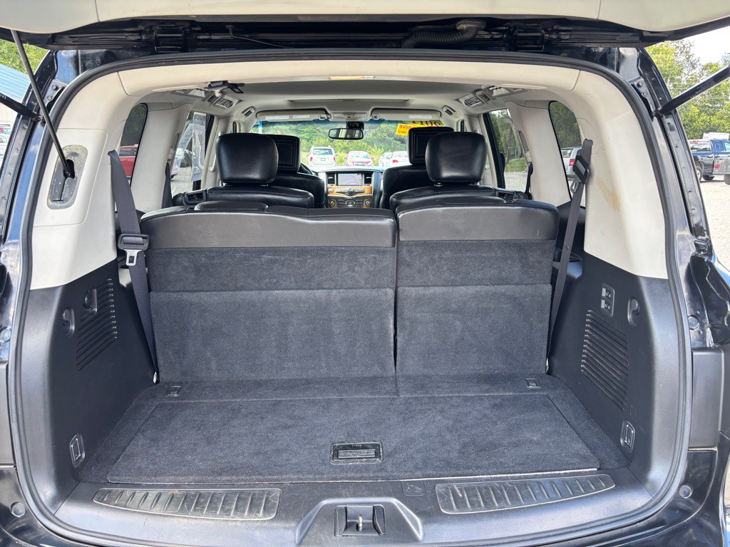 2011 INFINITI QX56 Image 10