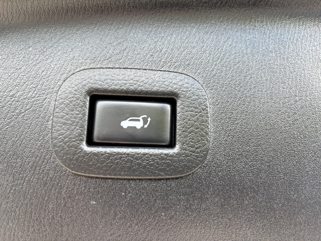 2011 INFINITI QX56 Image 11