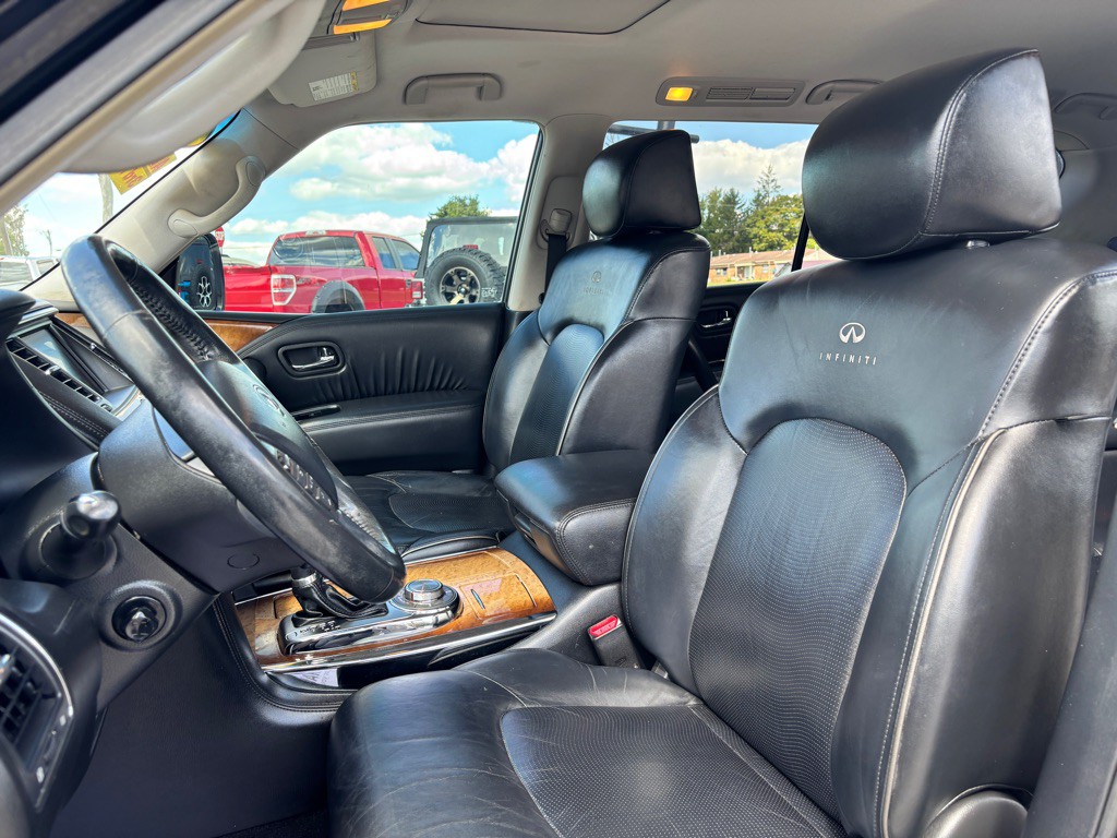 2011 INFINITI QX56 Image 14