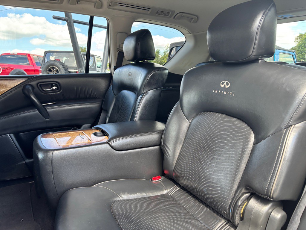 2011 INFINITI QX56 Image 15