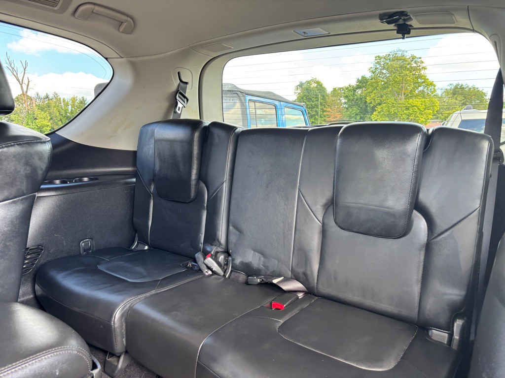 2011 INFINITI QX56 Image 16