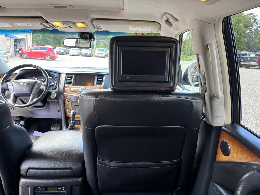 2011 INFINITI QX56 Image 21