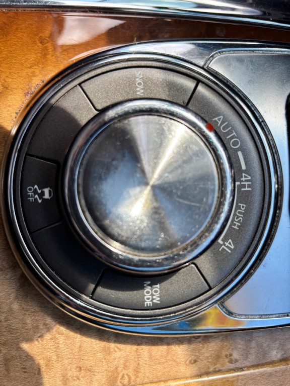 2011 INFINITI QX56 Image 25
