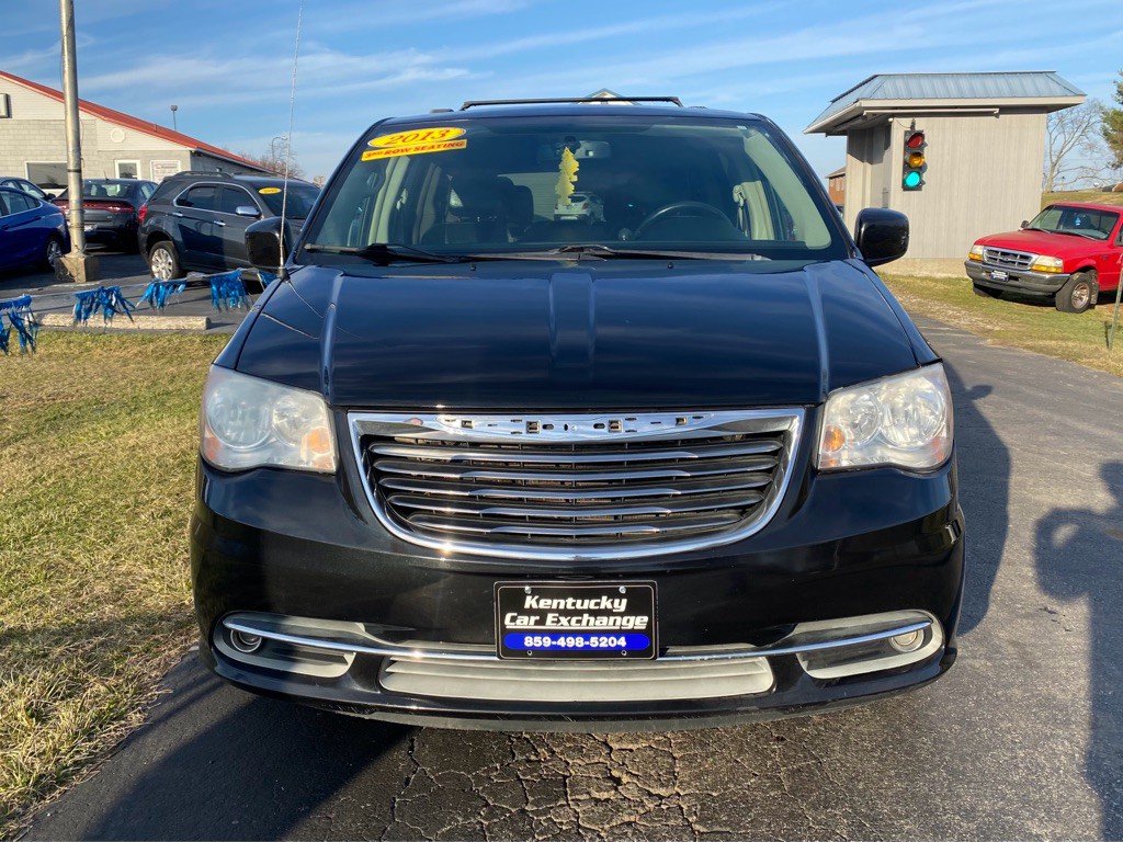 2013 Chrysler Town & Country Image 3