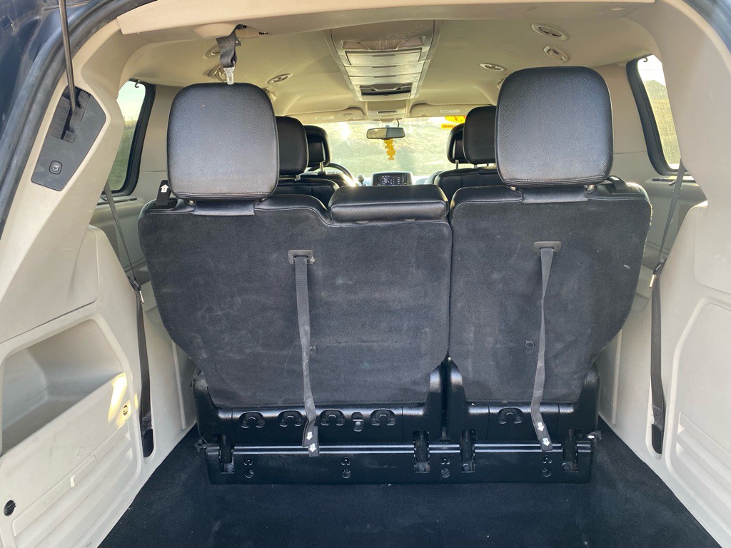 2013 Chrysler Town & Country Image 14