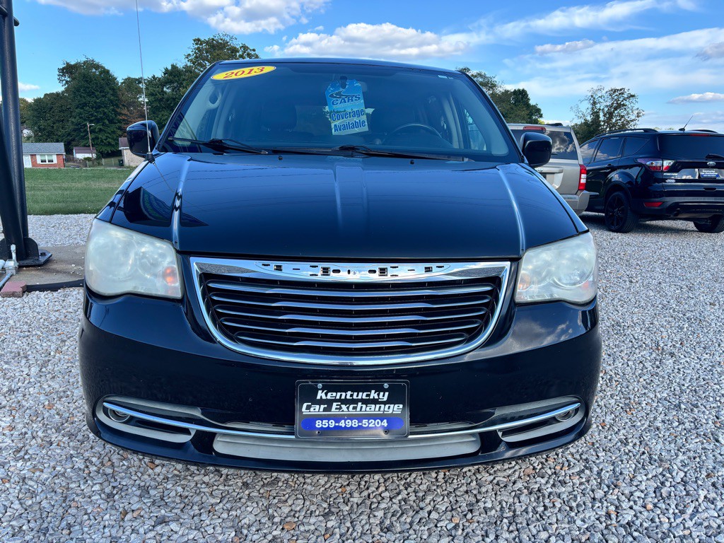 2013 Chrysler Town & Country Image 4