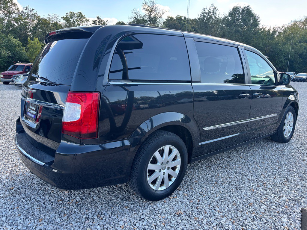 2013 Chrysler Town & Country Image 7