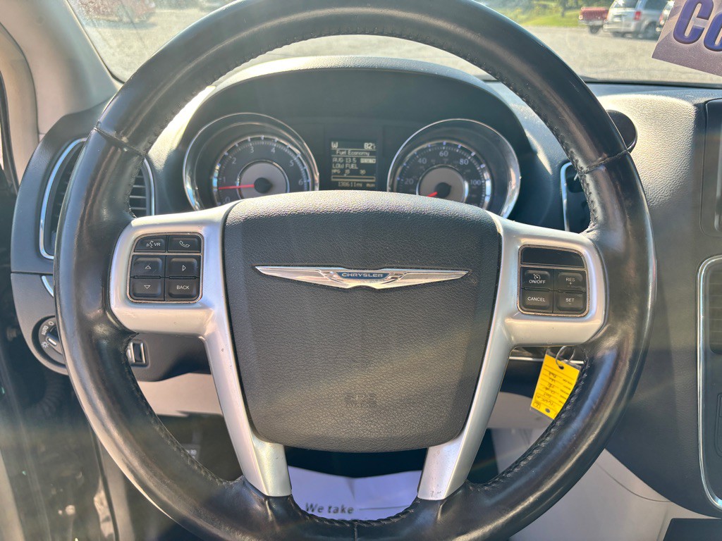 2013 Chrysler Town & Country Image 20