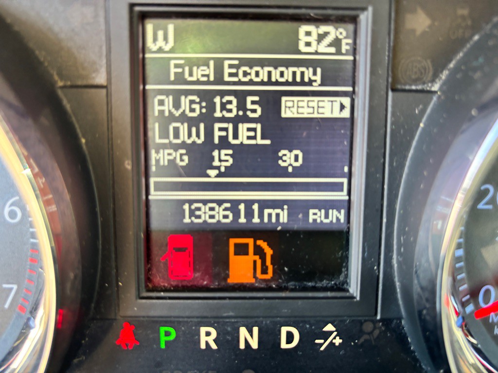 2013 Chrysler Town & Country Image 21