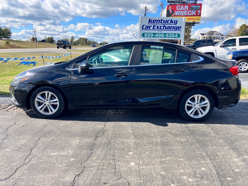 2016 Chevrolet Cruze Image 2