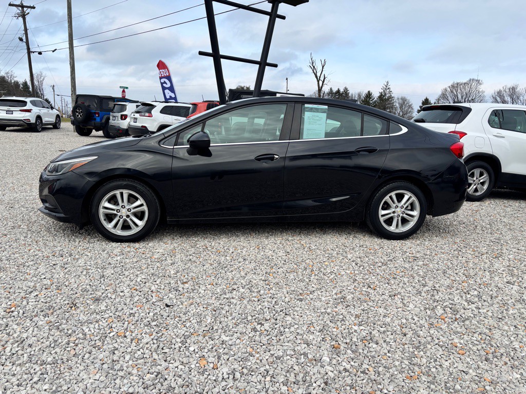 2016 Chevrolet Cruze Image 2