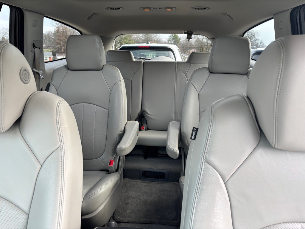 2015 Buick Enclave Image 17