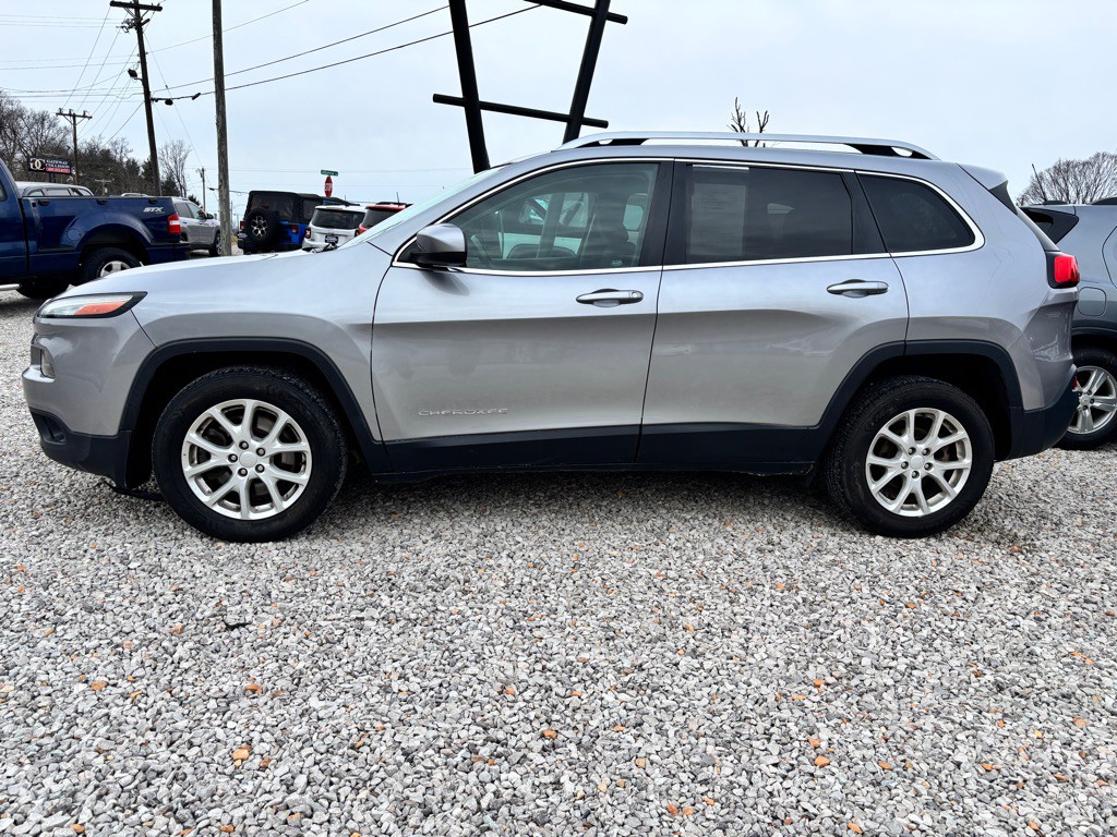 2017 Jeep Cherokee Image 2