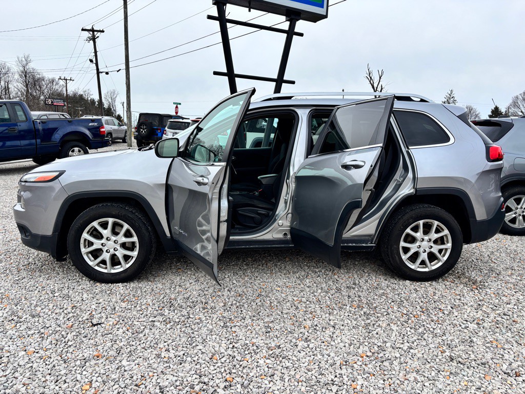 2017 Jeep Cherokee Image 10