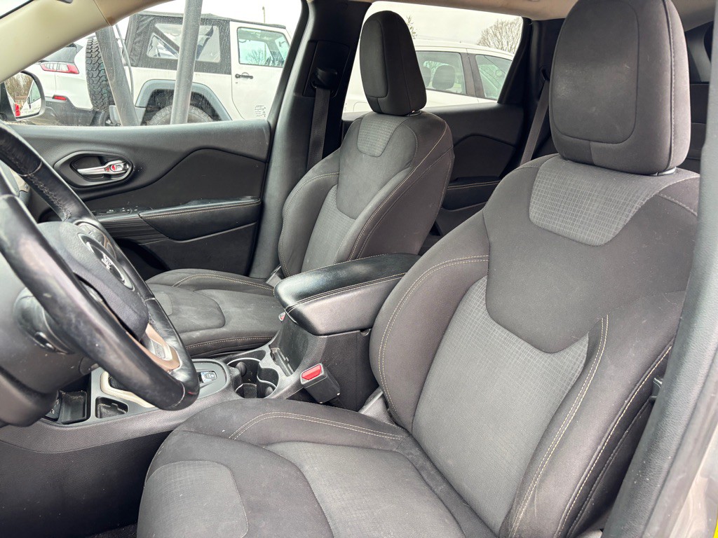 2017 Jeep Cherokee Image 12