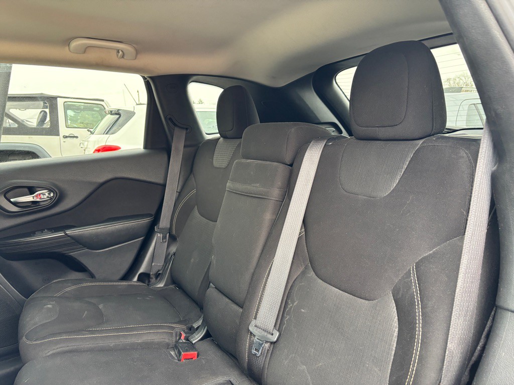 2017 Jeep Cherokee Image 14