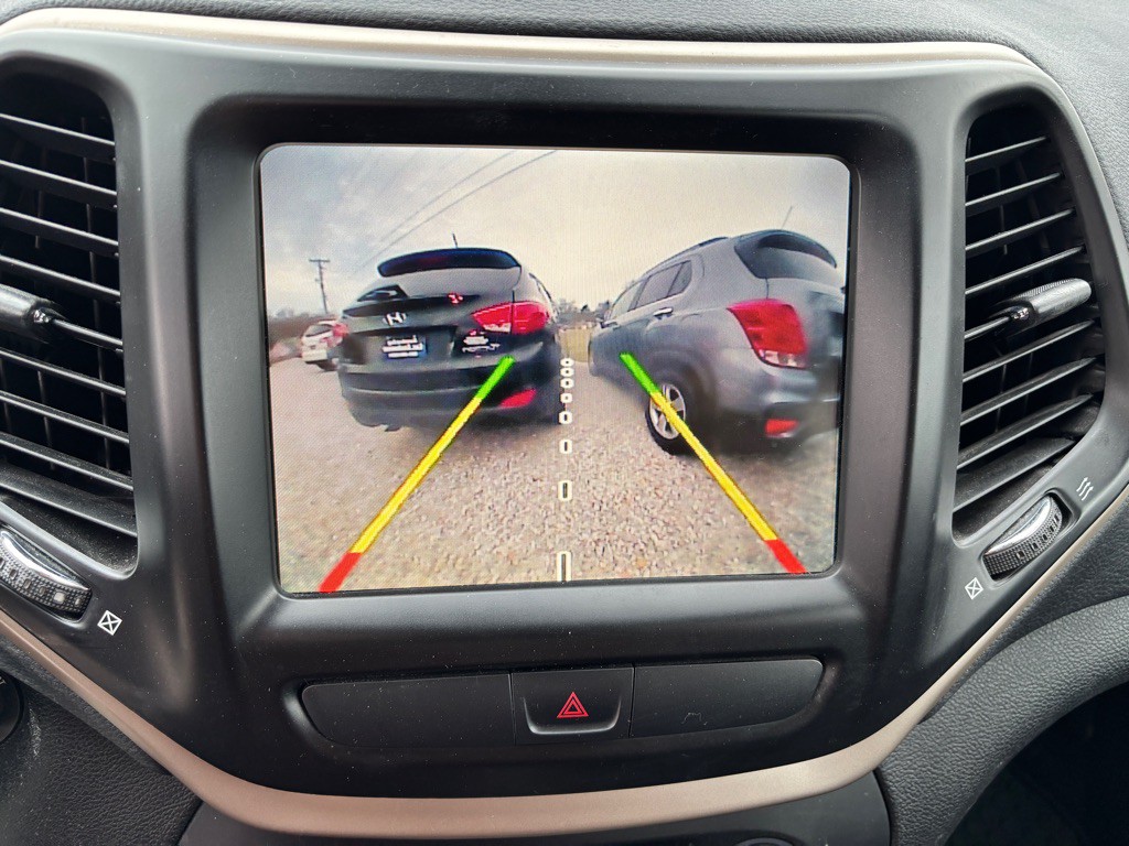 2017 Jeep Cherokee Image 19