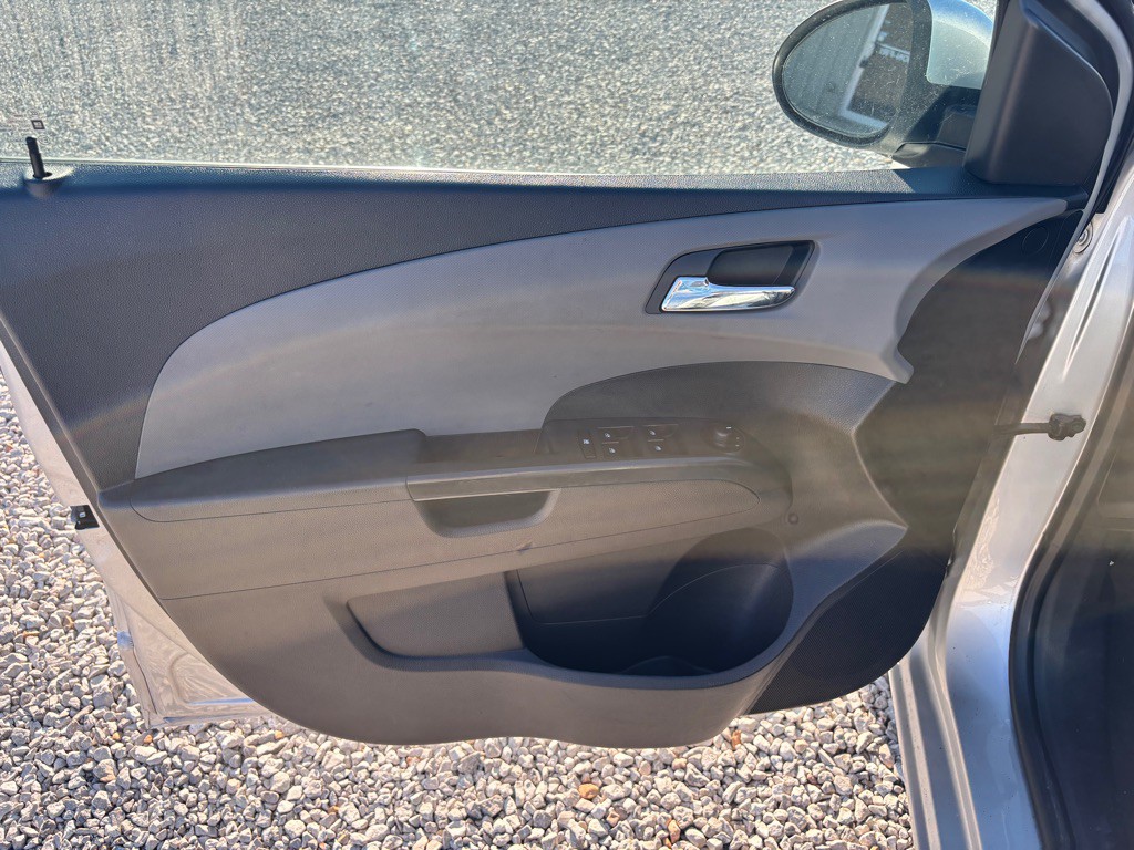 2012 Chevrolet Sonic Image 10