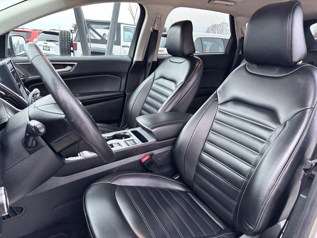 2022 Ford Edge Image 12