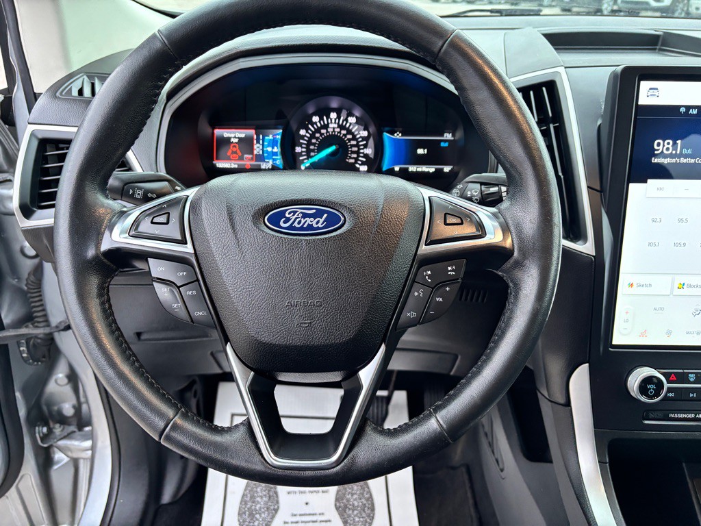 2022 Ford Edge Image 16