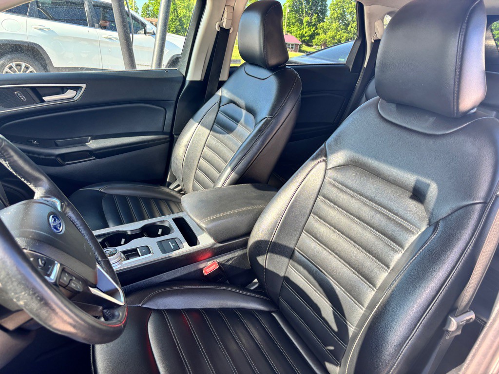 2022 Ford Edge Image 12