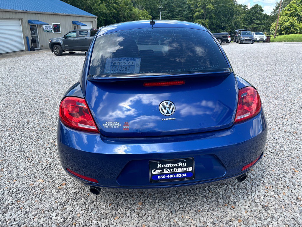 2013 Volkswagen Beetle Image 8