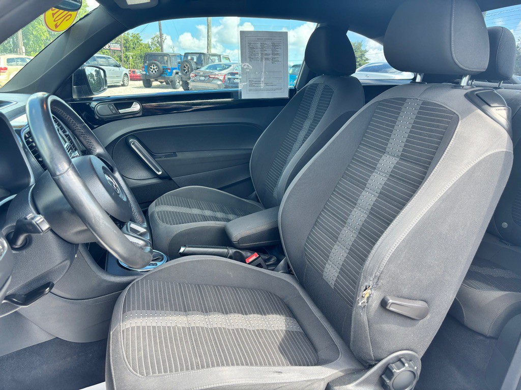 2013 Volkswagen Beetle Image 12