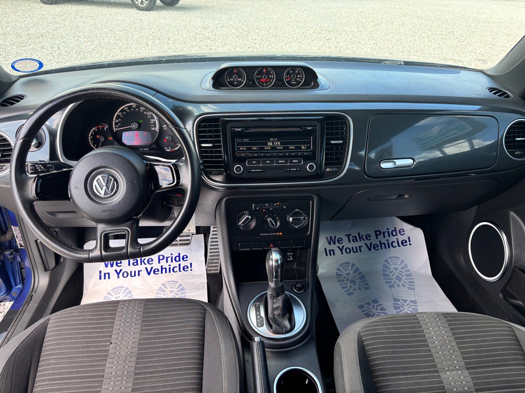 2013 Volkswagen Beetle Image 14