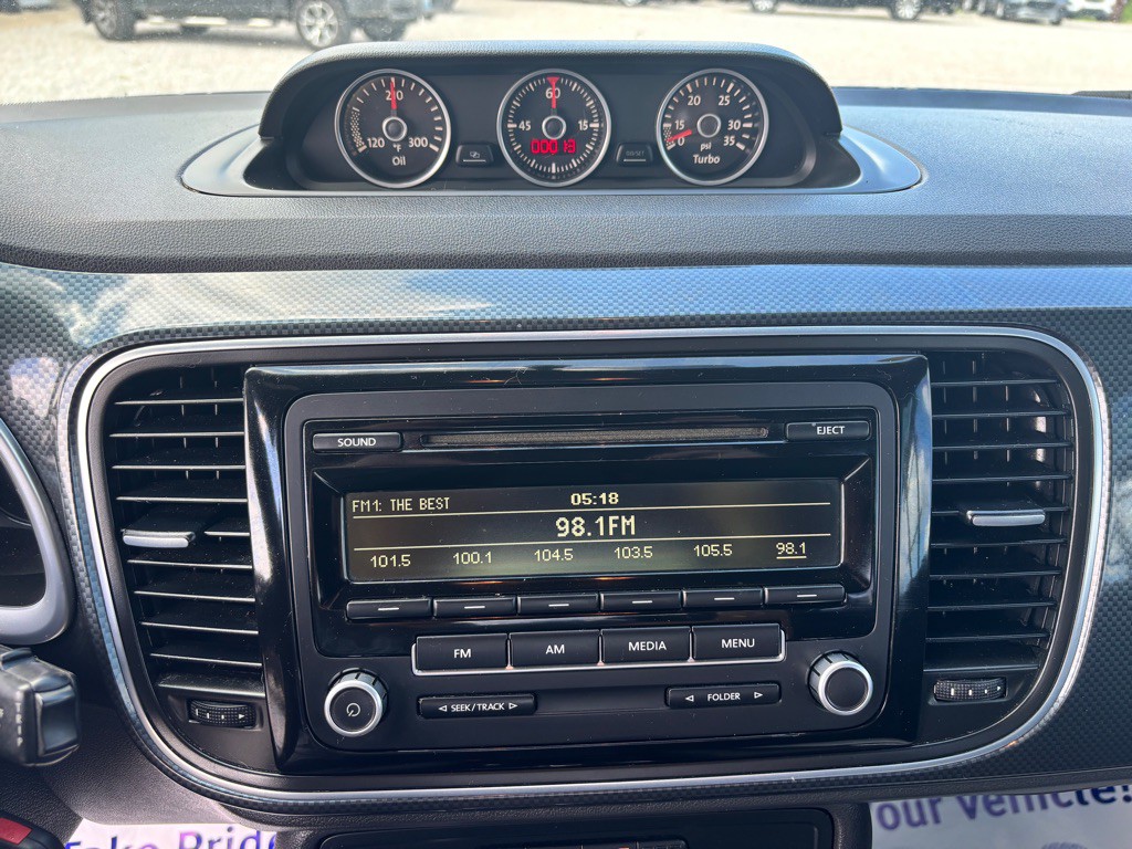 2013 Volkswagen Beetle Image 15