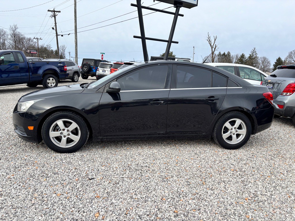 2013 Chevrolet Cruze Image 2