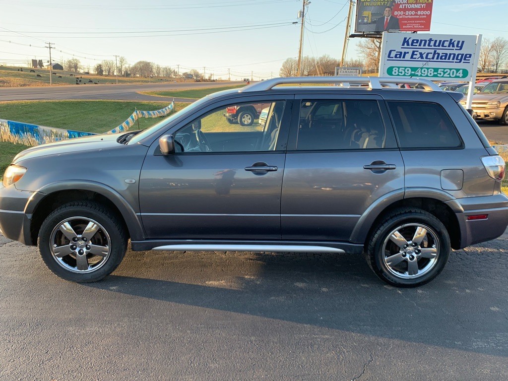2006 Mitsubishi Outlander Image 2