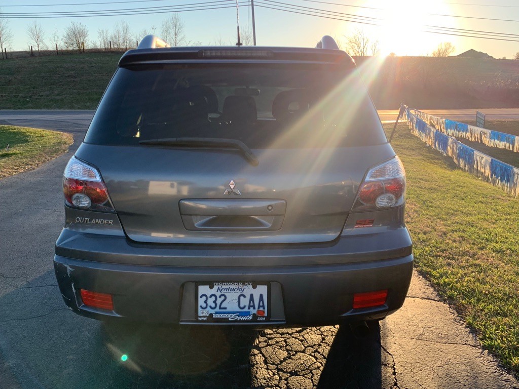 2006 Mitsubishi Outlander Image 8