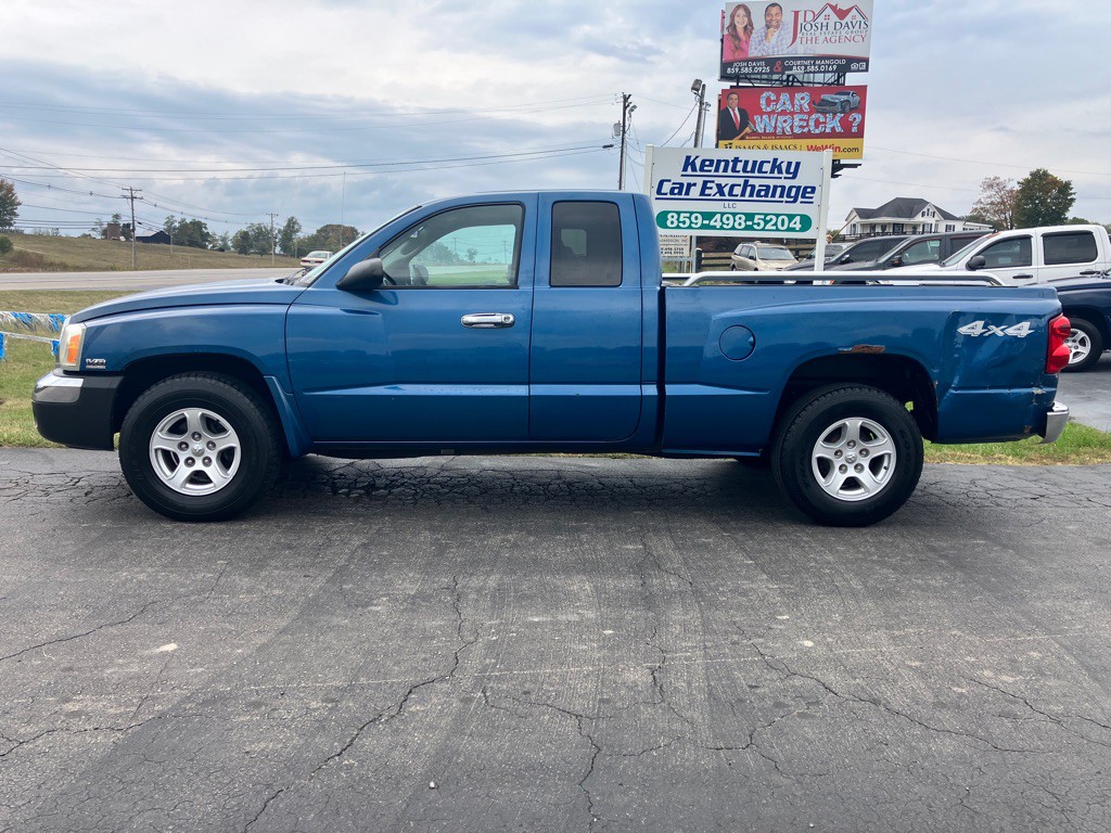 2005 Dodge Dakota Image 2
