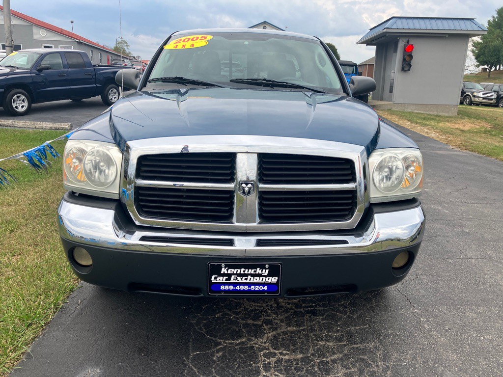 2005 Dodge Dakota Image 3