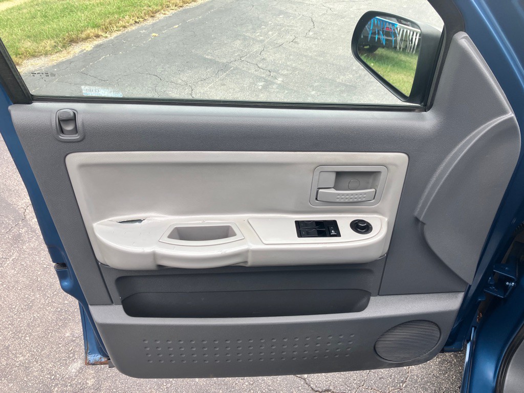 2005 Dodge Dakota Image 8