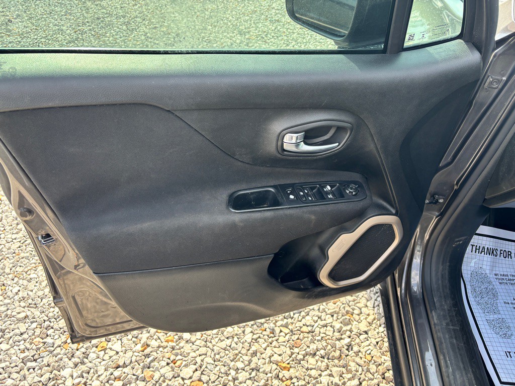 2017 Jeep Renegade Image 11